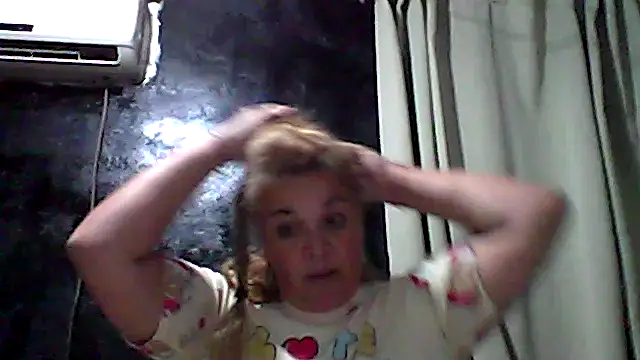 momismilf544 online show from April 15, 10:21 pm