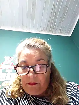 momismilf544 online show from April 8, 4:03 am