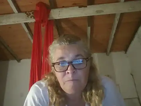 momismilf544 online show from April 2, 2:41 am