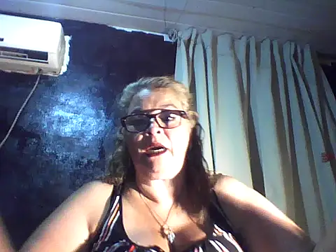 momismilf544 online show from March 29, 2:46 am