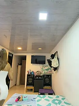 candy-xxx online show from May 31, 7:14 pm