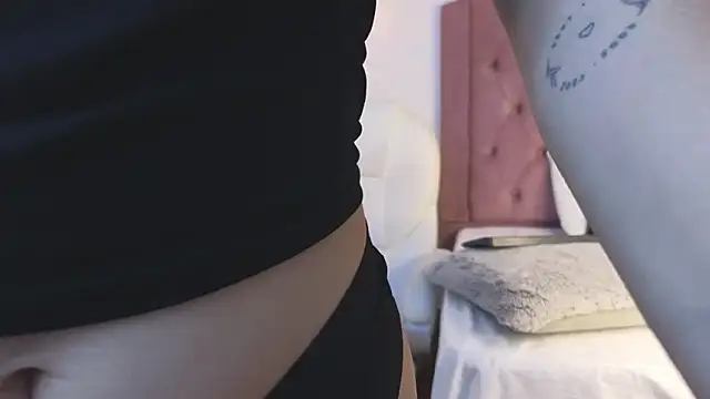 Sophie Bloom   online show from March 1, 4:40 pm