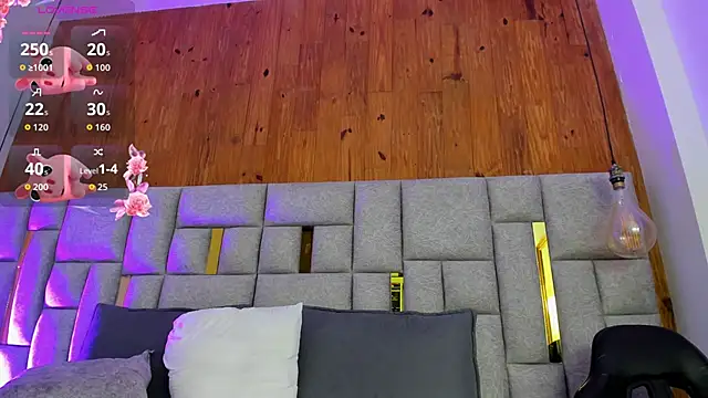 camilaa smith  online show from April 12, 8:01 pm