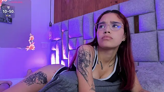 camilaa smith  online show from April 13, 8:02 pm