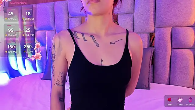 camilaa smith  online show from April 23, 7:48 pm