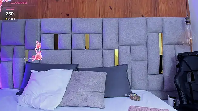 camilaa smith  online show from April 16, 5:57 pm