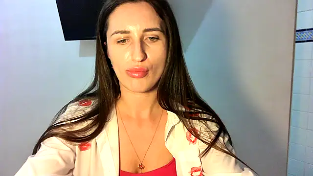 Snapshot of EveLuxe01 chatting on February 28, 12:32 am EveLuxe01 online show from February 28, 12:32 am