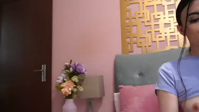 SweettLunaa online show from April 9, 7:42 pm