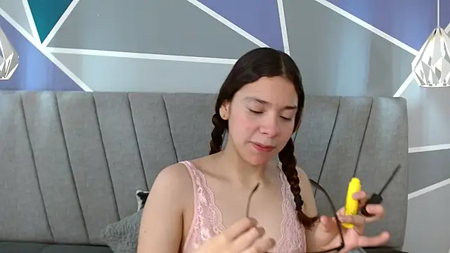 Snapshot of Sweet_kitty_05 chatting on July 13, 5:45 pm Sweet kitty 05 online show from July 13, 5:45 pm