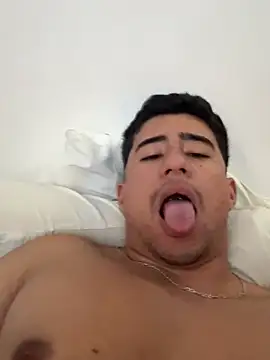 Snapshot of David-latinlover chatting on August 8, 3:52 pm David-latinlover online show from August 8, 3:52 pm