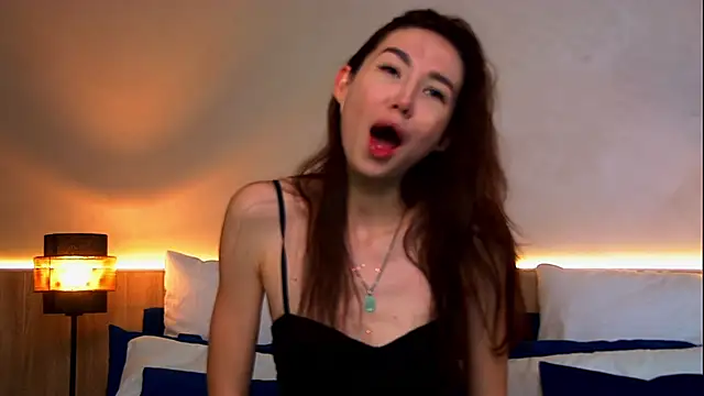 EmilyGray   online show from June 4, 7:24 am