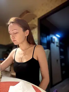 SadieSink  online show from March 8, 4:54 pm