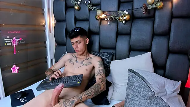 Tommy valverde online show from March 14, 1:00 am