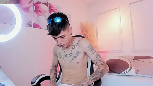 Tommy valverde online show from April 14, 6:46 pm