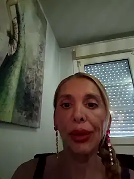 Snapshot of ssndratrans chatting on June 7, 7:19 pm ssndratrans online show from June 7, 7:19 pm