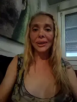 Snapshot of ssndratrans chatting on June 25, 8:14 pm ssndratrans online show from June 25, 8:14 pm