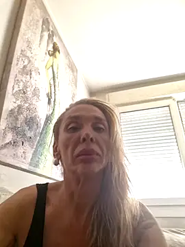 Snapshot of ssndratrans chatting on June 3, 2:33 pm ssndratrans online show from June 3, 2:33 pm