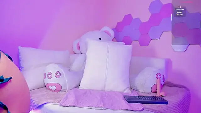 Candyskinny21 online show from April 4, 7:20 pm