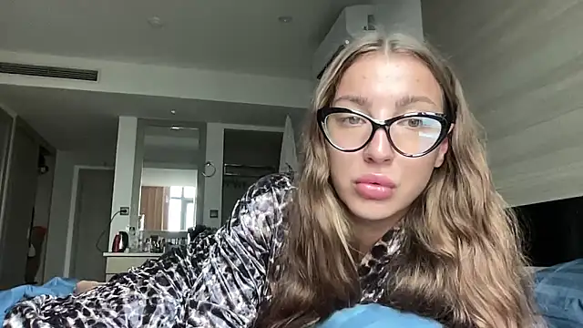 Kit kata online show from April 13, 11:42 pm