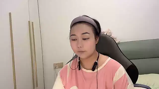 Susu-36E online show from May 31, 1:06 pm
