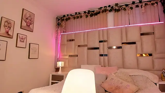 Hanna klover online show from March 12, 3:45 am