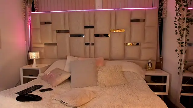 Hanna klover online show from March 8, 4:05 am