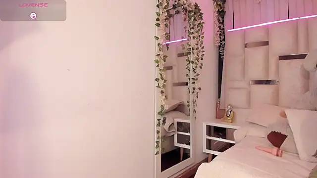 Hanna klover online show from March 25, 3:28 am