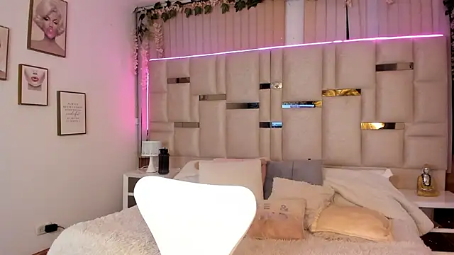 Hanna klover online show from February 28, 4:01 am