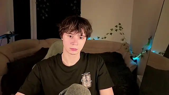 Snapshot of AnthonyCuutie chatting on May 7, 6:44 pm AnthonyCuutie online show from May 7, 6:44 pm