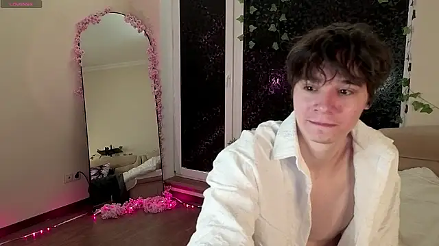 AnthonyCuutie online show from March 29, 7:10 am