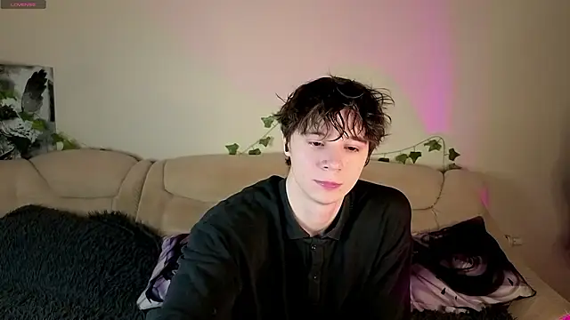 AnthonyCuutie online show from March 15, 4:58 pm