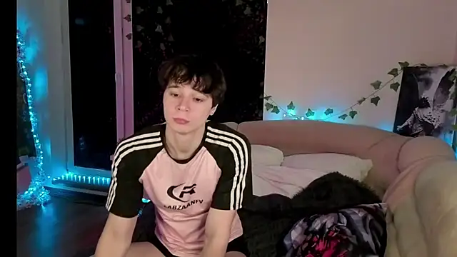 AnthonyCuutie online show from April 15, 5:46 am