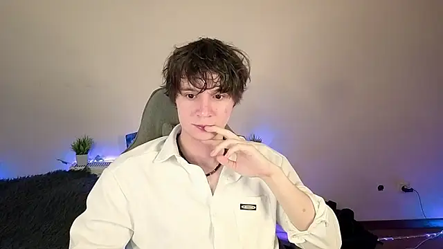 Snapshot of AnthonyCuutie chatting on June 11, 5:04 am AnthonyCuutie online show from June 11, 5:04 am