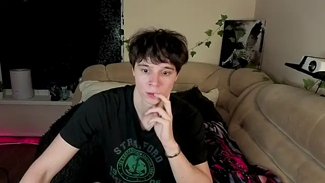 AnthonyCuutie online show from April 1, 5:54 pm