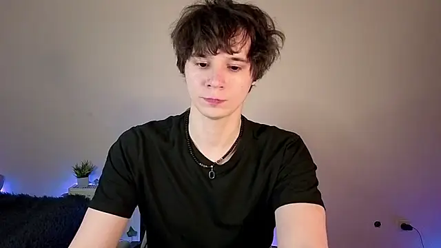 Snapshot of AnthonyCuutie chatting on June 1, 5:40 am AnthonyCuutie online show from June 1, 5:40 am