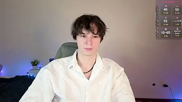 Snapshot of AnthonyCuutie chatting on June 4, 4:55 pm AnthonyCuutie online show from June 4, 4:55 pm