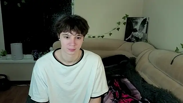 AnthonyCuutie online show from April 5, 6:42 am
