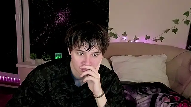 AnthonyCuutie online show from April 18, 5:59 pm