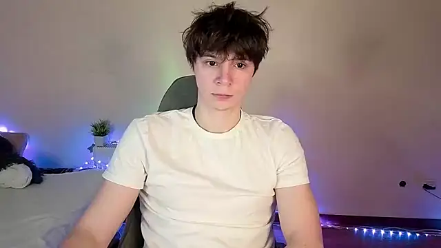 Snapshot of AnthonyCuutie chatting on May 15, 9:40 am AnthonyCuutie online show from May 15, 9:40 am