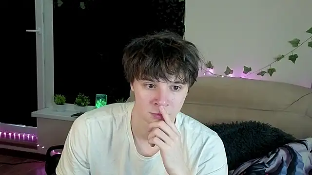 AnthonyCuutie online show from April 22, 7:26 am
