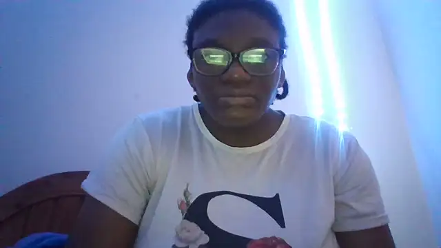 Snapshot of SexyGemBeauty chatting on June 21, 8:36 pm SexyGemBeauty online show from June 21, 8:36 pm
