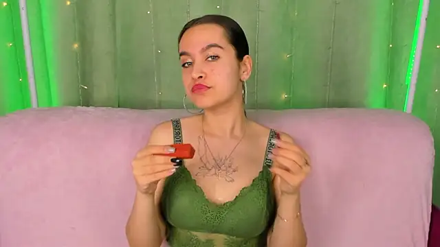 AishaTempt online show from May 21, 8:44 am