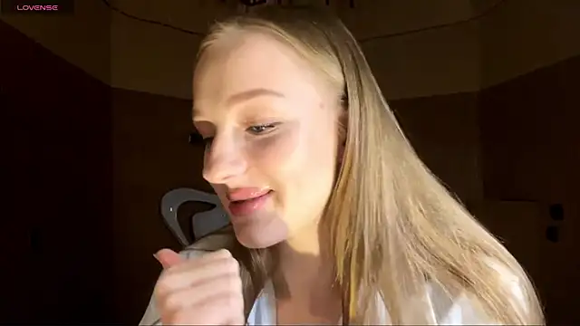 Anika Socutehe online show from April 22, 8:26 pm