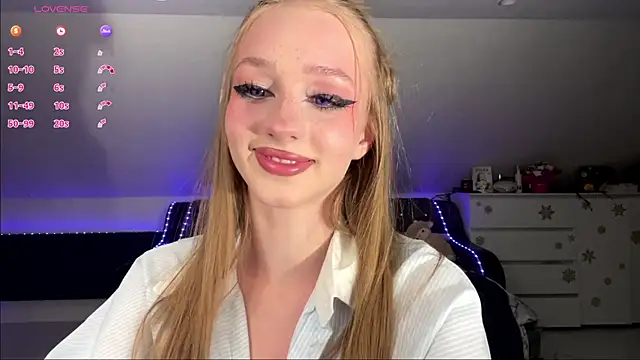 Snapshot of Anika_Socutehe chatting on July 17, 9:34 pm Anika Socutehe online show from July 17, 9:34 pm