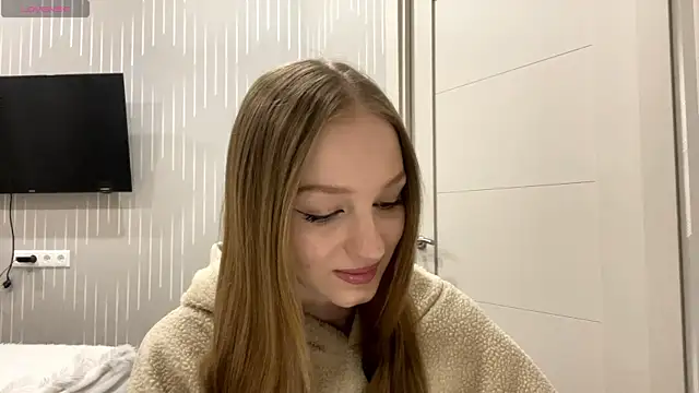 Anika Socutehe online show from May 29, 8:04 pm