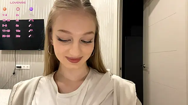 Snapshot of Anika_Socutehe chatting on June 4, 9:19 pm Anika Socutehe online show from June 4, 9:19 pm