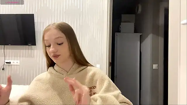 Anika Socutehe online show from May 25, 10:08 pm