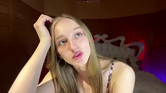 Anika Socutehe online show from April 7, 6:10 pm