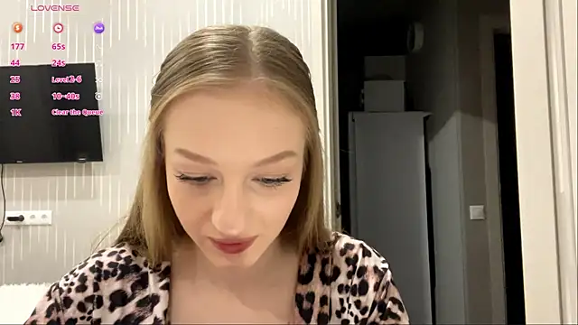 Anika Socutehe online show from May 24, 9:15 pm