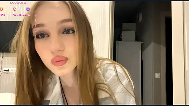 Snapshot of Anika_Socutehe chatting on June 10, 7:15 pm Anika Socutehe online show from June 10, 7:15 pm